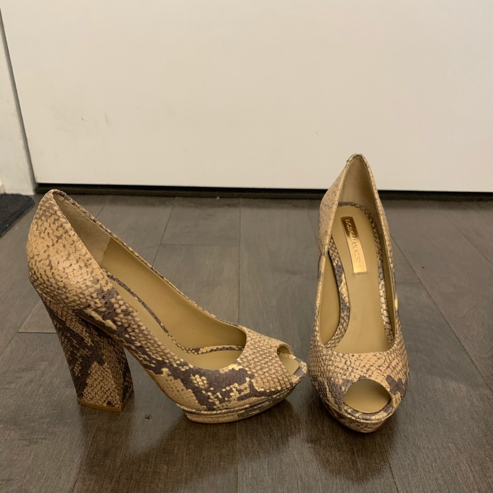Bcbg heels snake skin pattern brand new